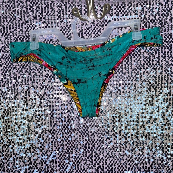 Reversible Swimsuit 🦋🐠 - Picture 8 of 8